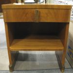 583 1690 BEDSIDE TABLE